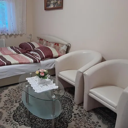Ildiko Appertements Διαμέρισμα *